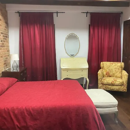 Apartment Cozy Bedroom With Bath And Separate Entrance