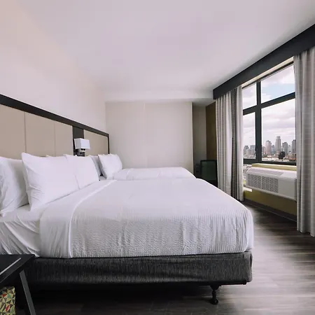 Hotel Holiday Express Long Island City 3*