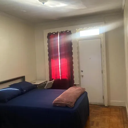Homestay Kings Away From New York