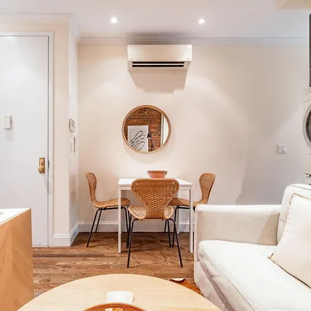 Homestay Chic Near 3rd Street Promenade With Shared Bathroom *