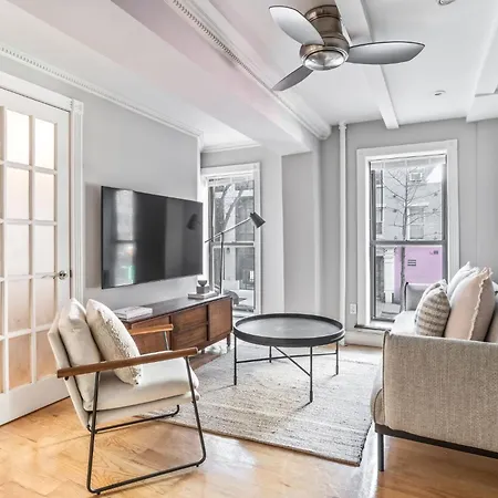 Charming 2-bed 1-bath In Turtle Bay *