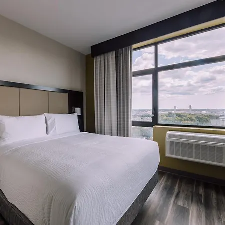 Express Long Island E - By Ihg New York
