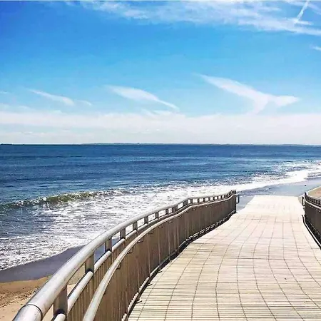 Private Br,ba,kit, Lr 9 Mins To New York