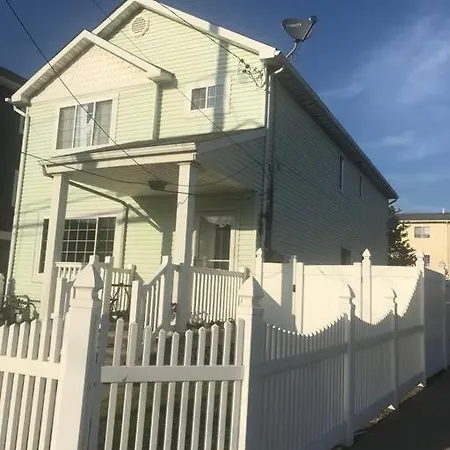 Private Br,ba,kit, Lr 9 Mins To New York