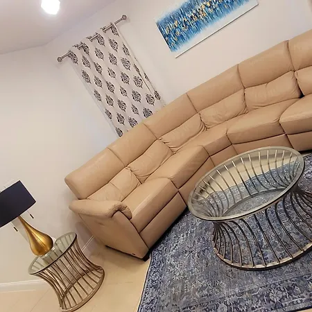 Rugby Apartment *