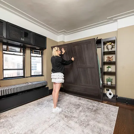 In The Heart Of Nyc 2 Bdr W Gym Apartment