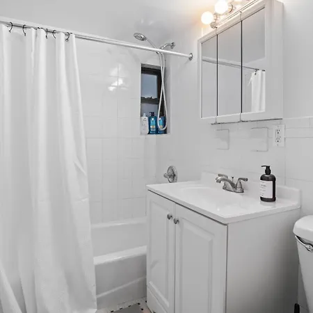 Lovely 2br 1bath West Village Hideaway Minutes From Chelsea Market & The High Line Apartment *