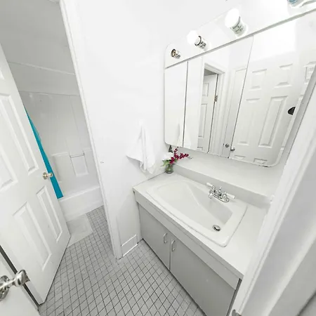 Ground Floor Williamsburg Private Bedroom Near Subway New York