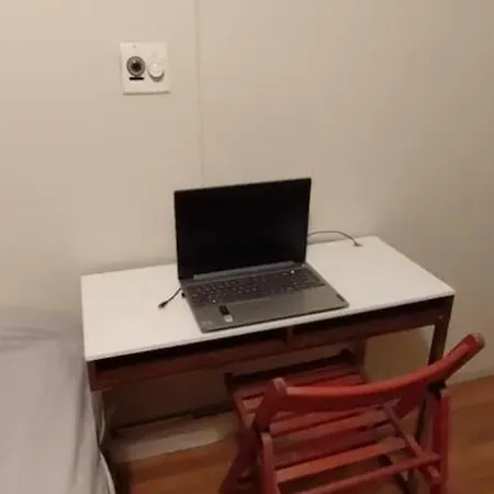 Ground Floor Williamsburg Private Bedroom Near Subway *