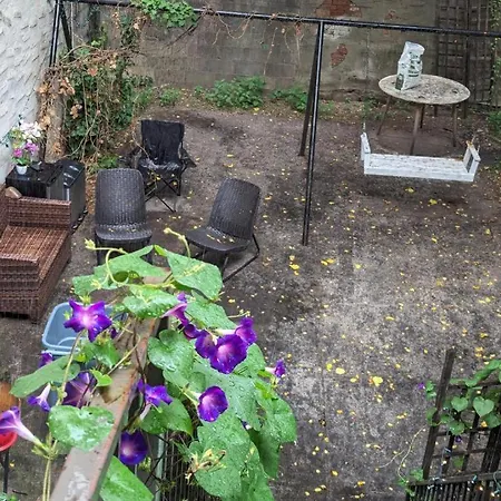 Ground Floor Williamsburg Private Bedroom Near Subway Homestay *