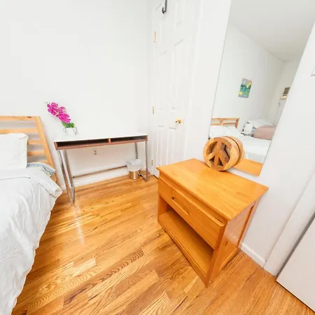 Homestay Friendly In Williamsburg Brooklyn New York