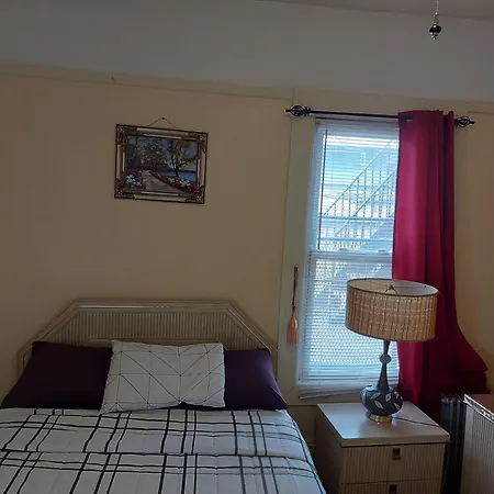 Crsytal Chateau Homestay *