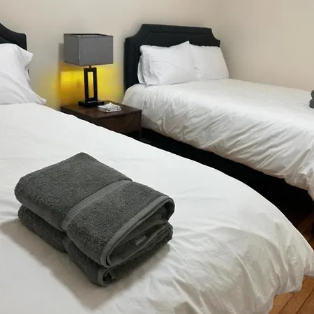 C8 Crown 1 Bedroom Apartment *