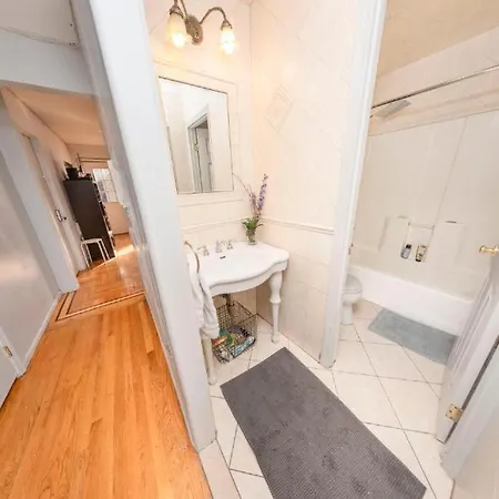 Homestay Friendly In Williamsburg Brooklyn New York