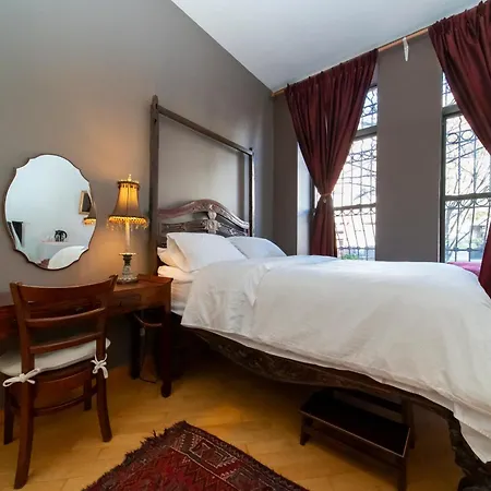 2 Bedrooms With One Private Bathroom In Lovely