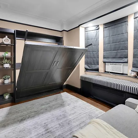 Apartment Centrally Located 2 Bdr W Gym & New York