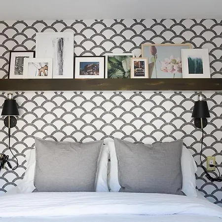 Aparthotel Bond Townhouse *