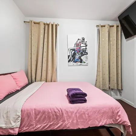 Pinky Pinky 2 Bedroom Hotel New York