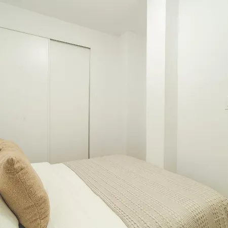 Chic 3br With 3 Beds And 1 Bath Steps From The Vibrant Stone Street District * New York