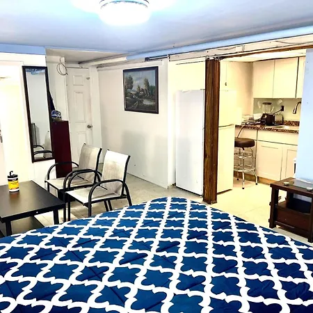 Lga Airport Near, Walk In Bsmt In A Private House! Apartment New York