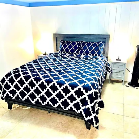 Lga Airport Near, Walk In Bsmt In A Private House!