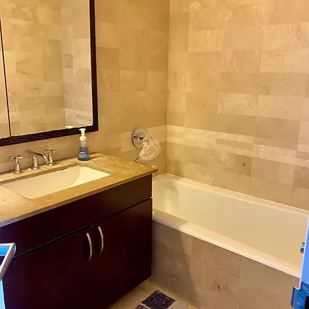 Homestay The Kalahari Queen Bed With Private Bath New York