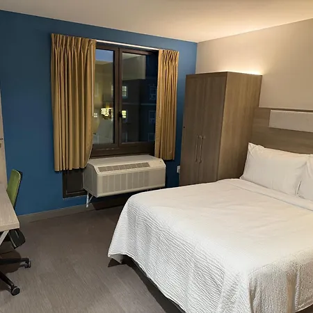 Hotel Holiday Express & 3*