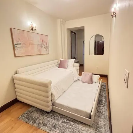Apartment Midtown Charming House