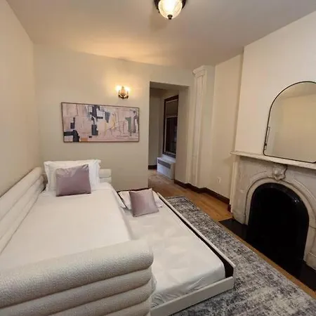 Apartment Midtown Charming House New York