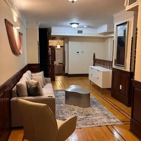 Apartment Midtown Charming House