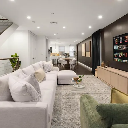 Luxe Harlem Retreat 3br Designer W Parking Apartment
