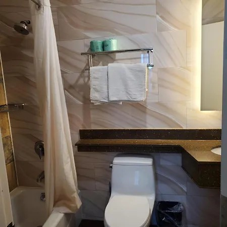 Hotel The Essence At Jfk 3*