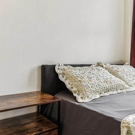 Guest house Empire Blvd New York
