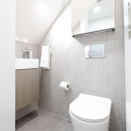 170-g 3br Duplex With Outdoor Space East Village Apartment New York
