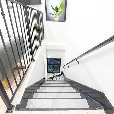 170-g 3br Duplex With Outdoor Space East Village New York