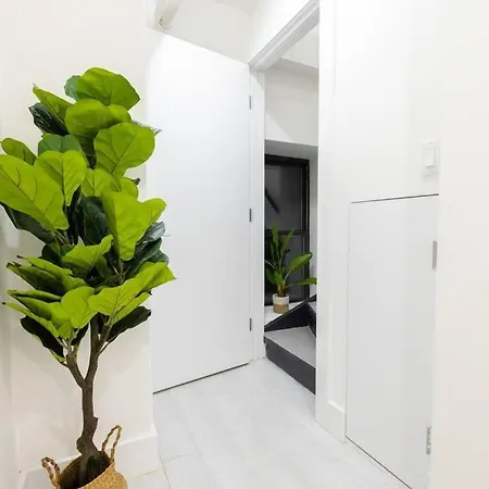 170-g 3br Duplex With Outdoor Space East Village New York