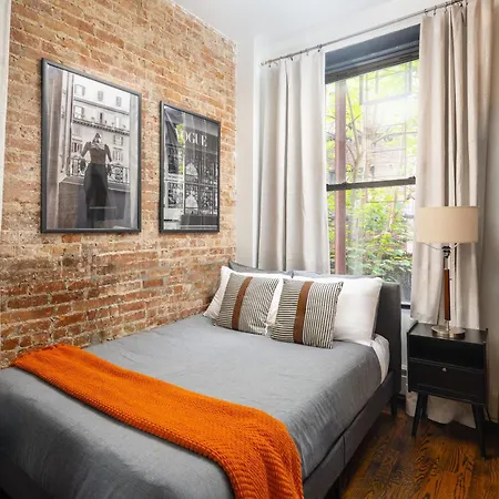 Stylish Duplex In Manhattan With Backyard Apartment *
