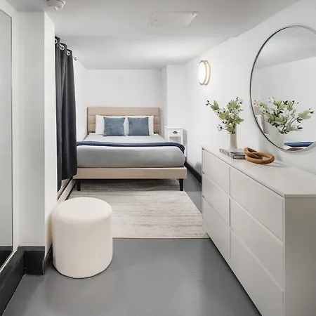 Stylish Duplex In Manhattan With Backyard