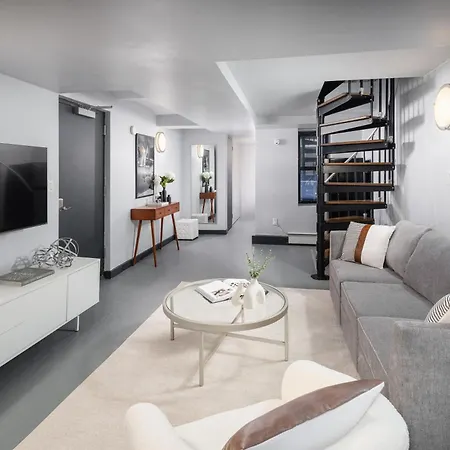 Apartment Stylish Duplex In Manhattan With Backyard