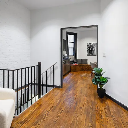 Apartment Stylish Duplex In Manhattan With Backyard *
