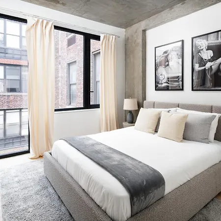 Stylish Penthouse In Manhattan Apartment