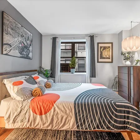 Modern Monthly Lower East Side One Bedroom *