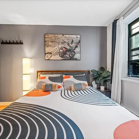 Modern Monthly Lower East Side One Bedroom