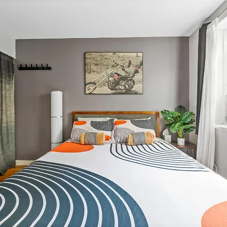 Modern Monthly Lower East Side One Bedroom New York