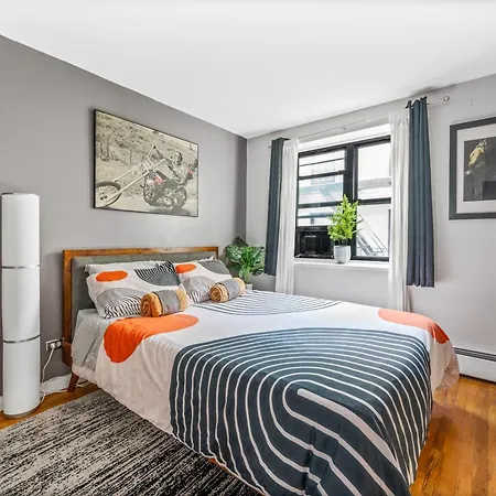 Modern Monthly Lower East Side One Bedroom Apartment *