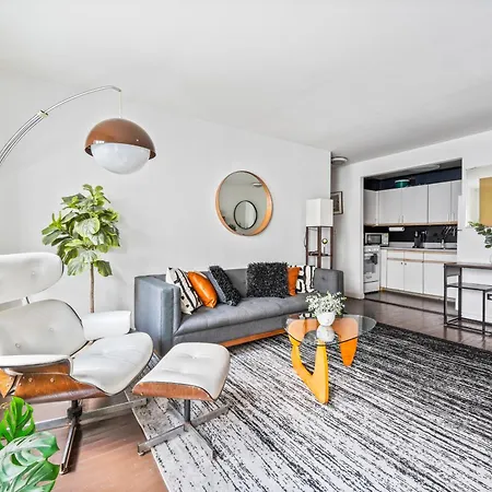 Modern Monthly Lower East Side One Bedroom Apartment