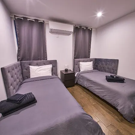 Modern 2 Bedroom Retreat In Downtown Manhattan Apartment New York