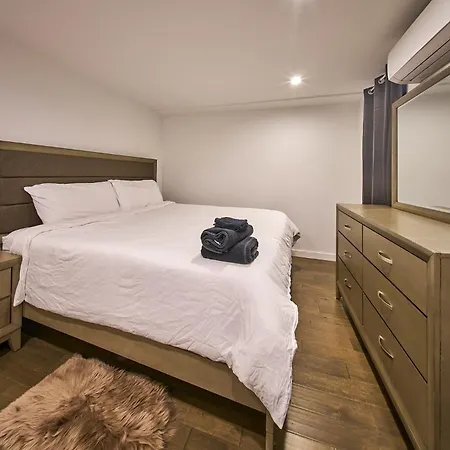 Modern 2 Bedroom Retreat In Downtown Manhattan *