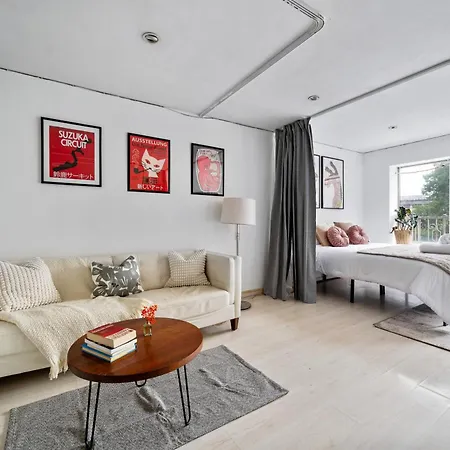 Chinatown Essential 2 Bedroom 900 Square Feet