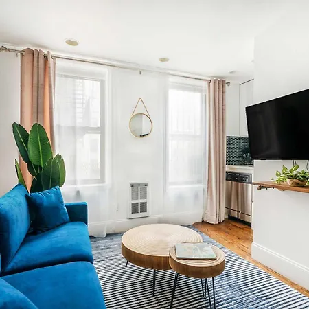 69-3a Prime Les Modern Brand New 1br *